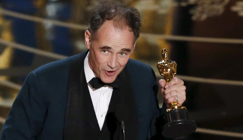 Mark Rylance holds his Oscar for Best Supporting Actor for \"Bridge of Spies\"