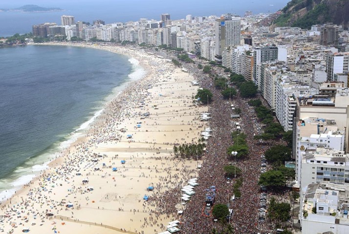 General view of revellers at the \"A Favorita\" carnival band parade on Copacabana Beach.