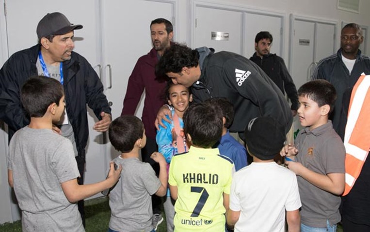 HH the Emir meets children at the Nomas Centre