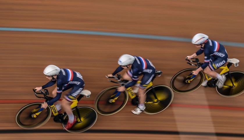 Team France competes during Women\'s Team Pursuit final