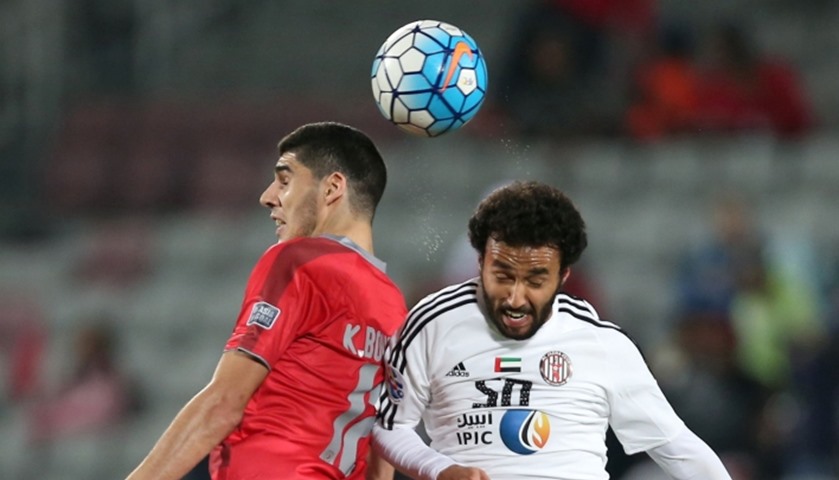 UAE Al-Jazira\'s Mohamed Jamal (R) fights for the ball with Qatar Lekhwiya\'s karim Boudiaf