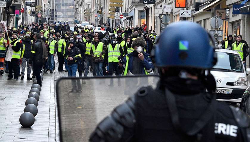 Anti-riot police face \"Yellow Vest\" protesters during clashes in a march in  eastern France