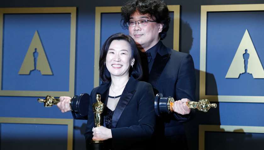 Kwak Sin Ae and Bong Joon Ho pose with the Oscar for Best Picture for \"Parasite\" in the photo room