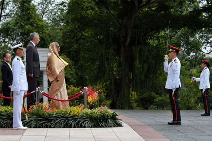 Sheikh Hasina attends a welcoming ceremony with Singapore Prime Minister Lee Hsien Loong