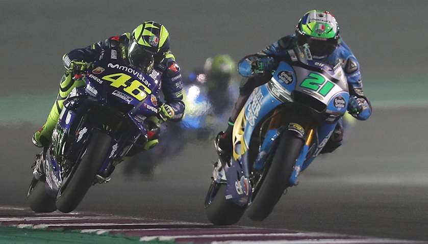 Movistar Yamaha\'s Italian driver Valentino Rossi (L) competes during the MotoGP qualifiers