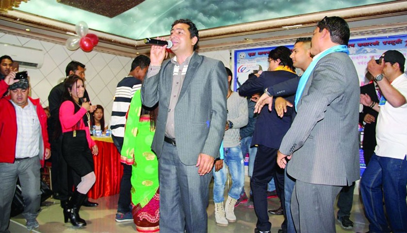 Bimal Raj Chhetri performed five of his popular hits at the Parbat Youth Society\'s programme