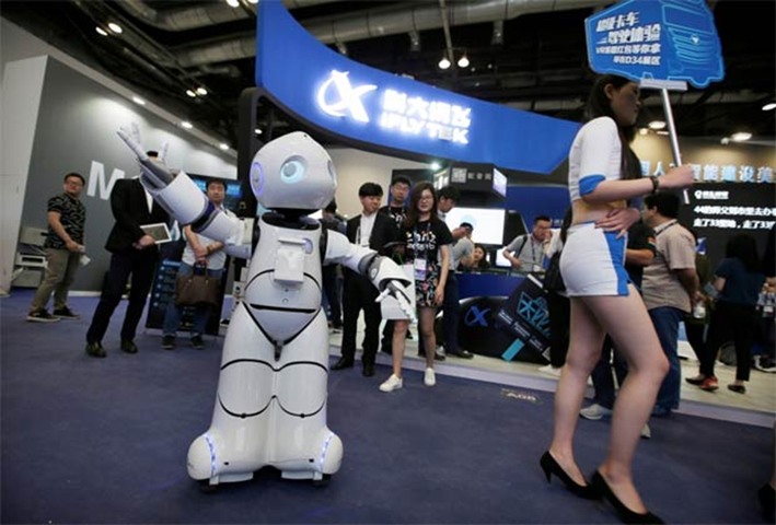 A robot from Urobot dances at the Global Mobile Internet Conference on Friday