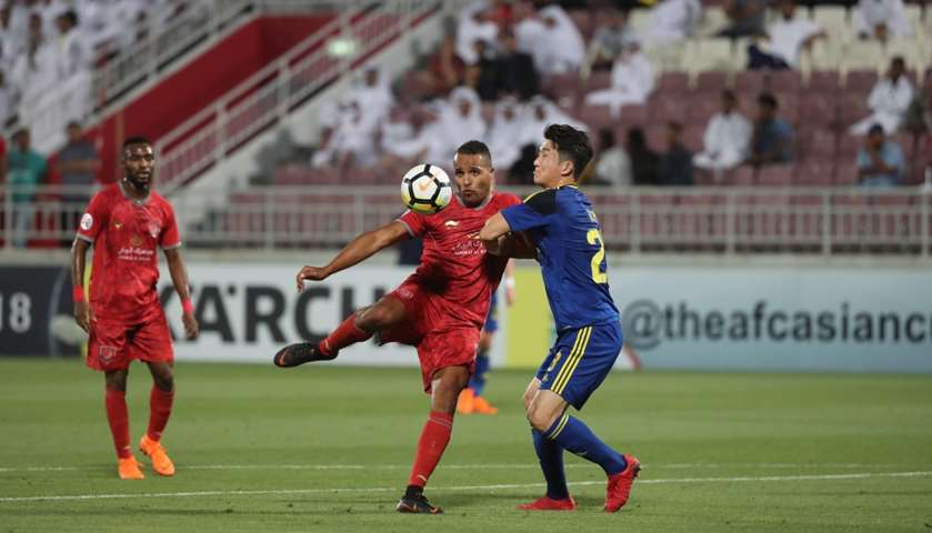 Duhail\'s forward Youssef El-Arabi (C) vies for the ball with Al-Wahda\'s defender Rim Chang Woo