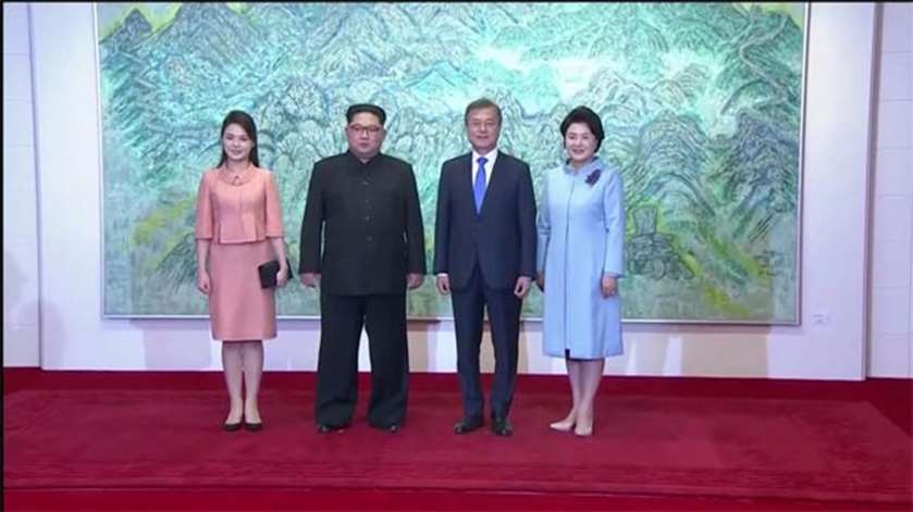 Kim Jong Un and first lady Ri Sol Ju, and Moon Jae-in and first lady Kim Jung-sook pose for photos