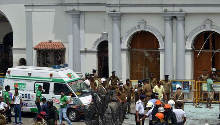 Sri Lankan military officials stand guard in front of the St. Anthony\'s Shrine, Kochchikade church a