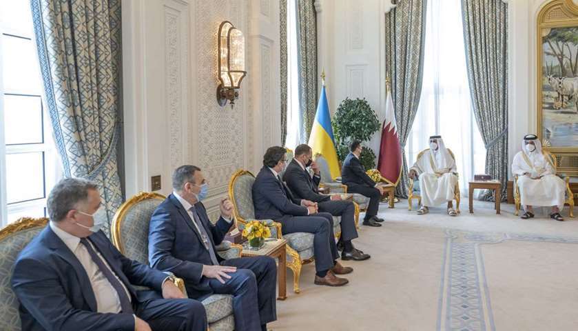 His Highness the Amir holds talks with Ukraine president and the accompanying delegation