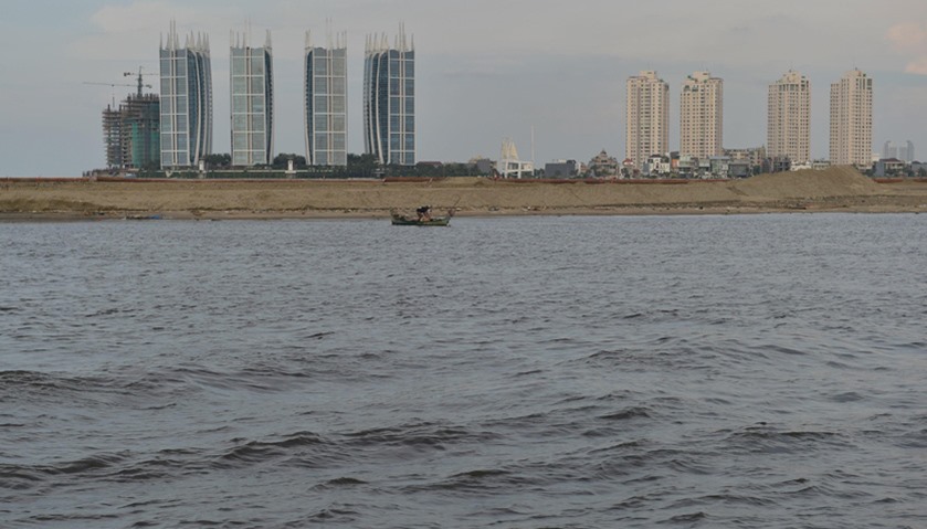 Reclamation on G island (with background apartments on Jakarta land) in one of 17 islets