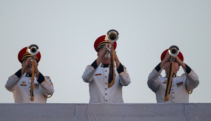 Trumpeters  play the Star Spangled Banner during the opening ceremony of the Invictus Games in Orlan