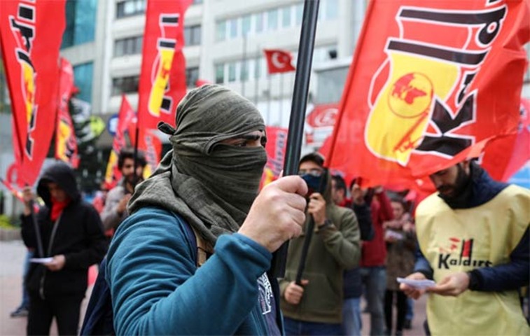 Protesters attempt to defy a ban and march on Taksim Square in Istanbul