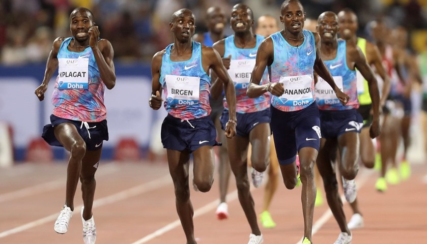 Athletes compete in the men\'s 1500 metres 
