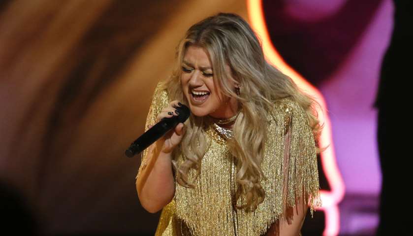 Kelly Clarkson performs \"Whole Lotta Woman\" at Billboard Music Awards