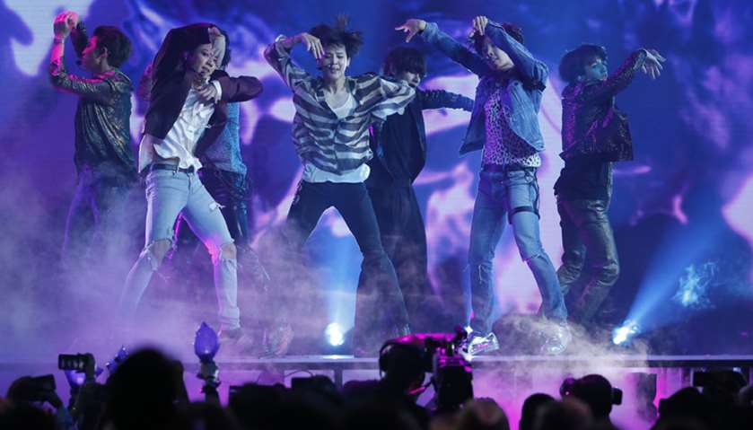 BTS performs \"Fake Love\" at Billboard Music Awards