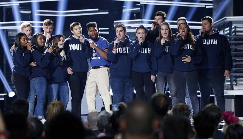 Khalid performs \"Youth\" with the Marjory Stoneman Douglas High School choir at Billboard Music Award