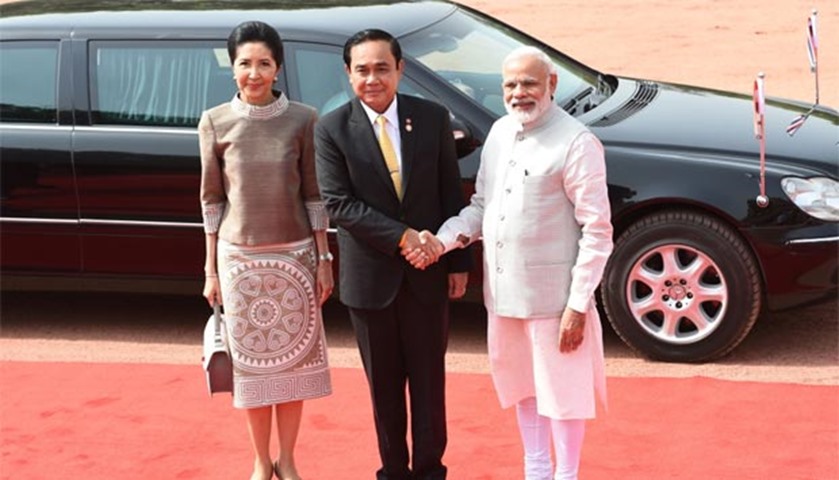 Indian Prime Minister Narendra Modi welcomes his Thai counterpart during a ceremonial reception