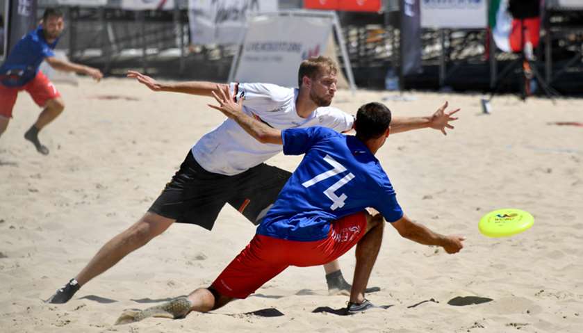 Players from France and Germany vie during the 2017 Ultimate World Frisbee Championship in Royan