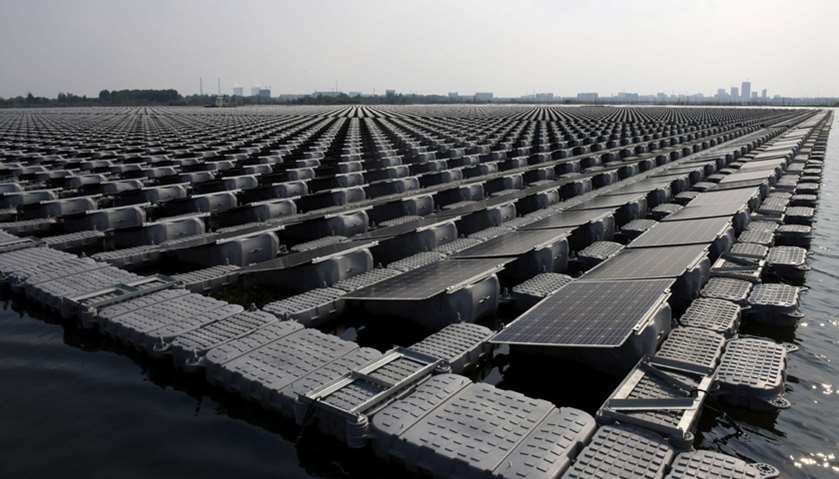 The world\'s largest floating solar power plant