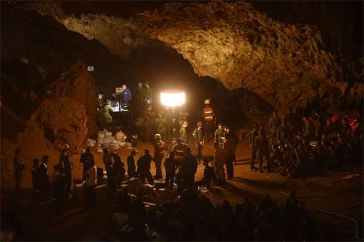 Thai soldiers relay electric cable deep into the Tham Luang cave during a rescue operation