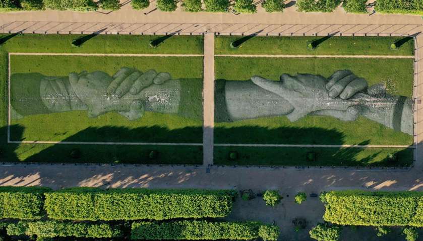 A 600 meters long installation by French land artist SAYPE entitled \"Beyong Walls\"