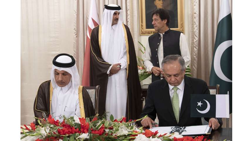 His Highness the Amir  and Pakistan\'s Imran Khan witness signing of agreements