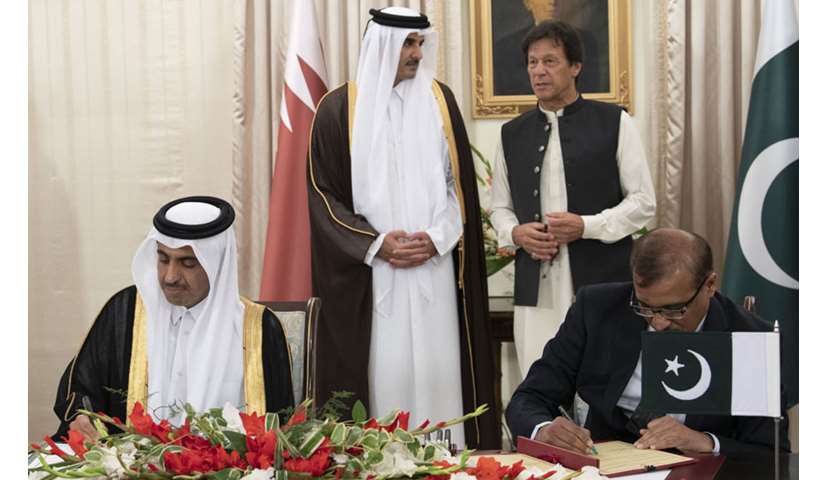 His Highness the Amir  and Pakistan\'s Imran Khan witness signing of agreements