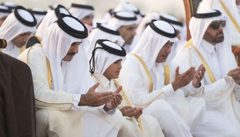 Amir Performs Eid al-Fitr Prayer with citizens at Al Wajba praying area