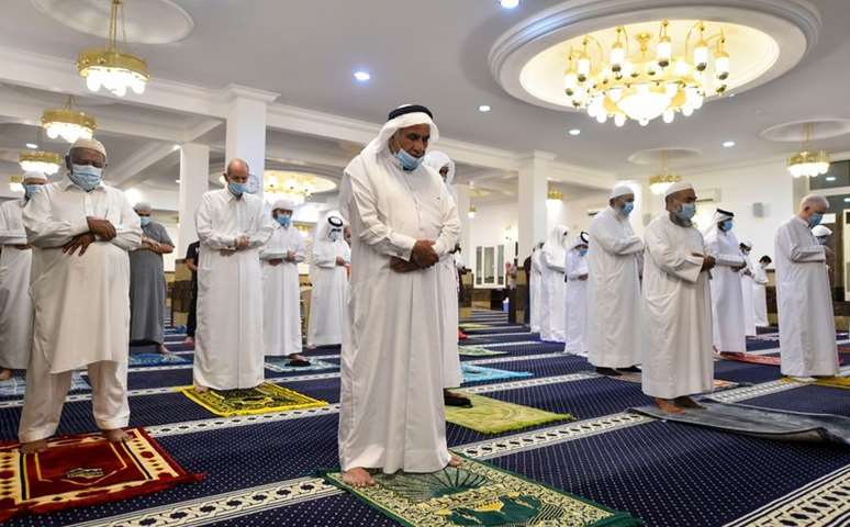 Morning prayer in the mosques of Qatar after nearly 3 months of closure