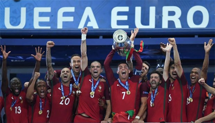 Portugal\'s forward Cristiano Ronaldo (centre) lifts the trophy as he celebrates with his teammates