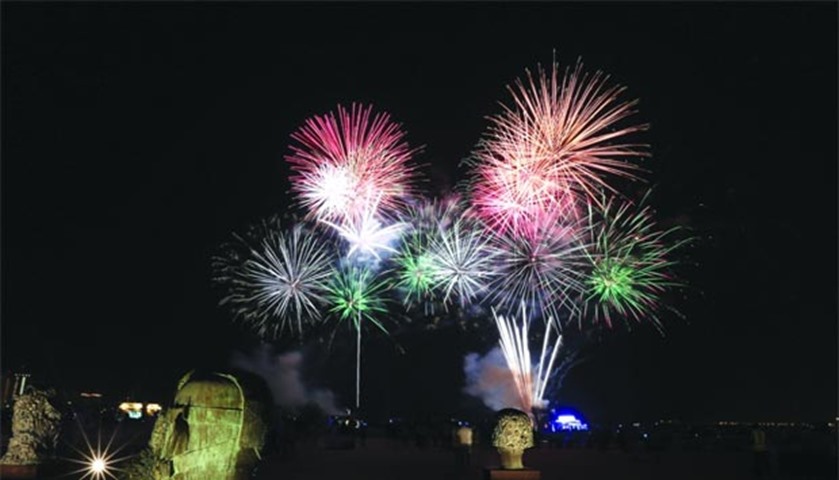 Dazzling fireworks display at Katara