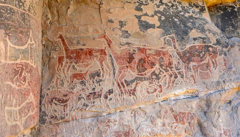 The paintings left by shepherds almost three millennia ago on the walls of the rocks that flank the 