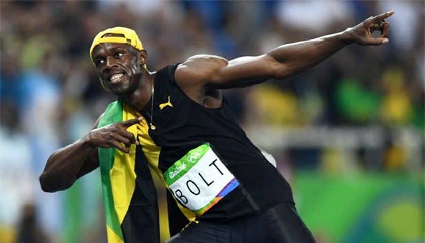 Usain Bolt delights fans with his traditional \"lightning bolt\" pose