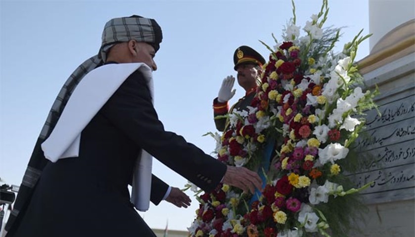 President Ghani prepares to lay a wreath at the Ministry of Defence compound in Kabul
