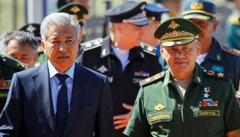 Russia Defence Minister Sergei Shoigu (R) and his Kazakhstan counterpart Imangali Tasmagambetov