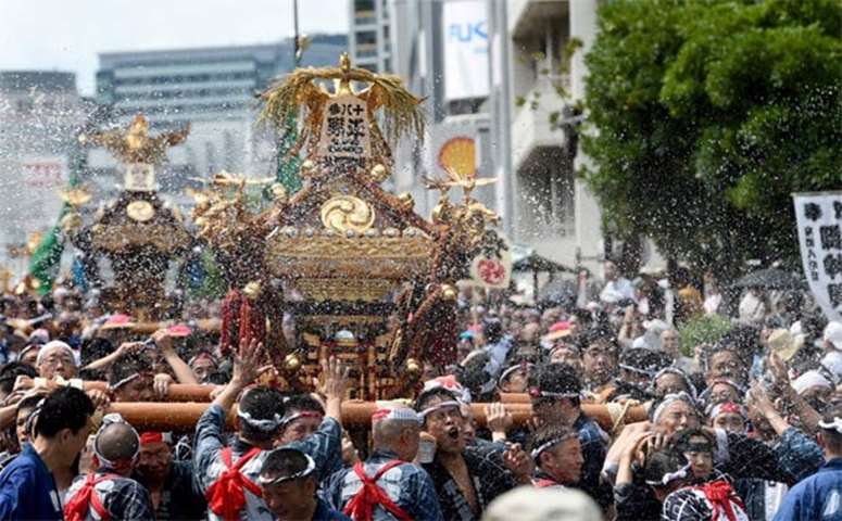Thousands of people attended one of Tokyo\'s three big Shinto festivals