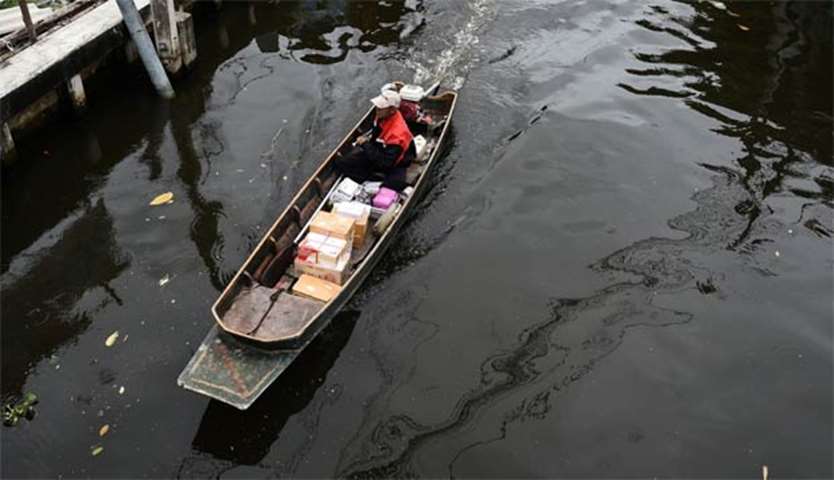 Nopadol Choihirun is one of Bangkok\'s last remaining postmen to deliver mail by boat to homes