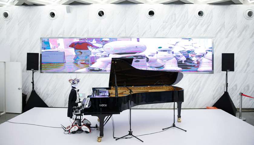 A robot called \"Teo Tronico\", designed by Matteo Suzzi, plays piano and sing popular songs