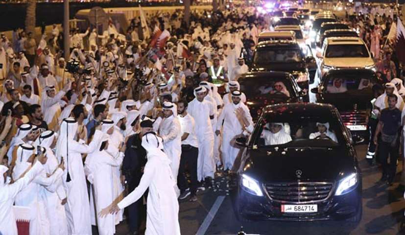 His Highness the Emir greets Qatar\'s residents as his motorcade passes by Doha Corniche on Sunday