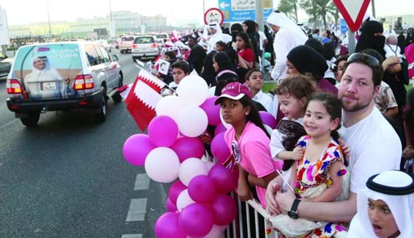 Enthusiastic residents filled every inch of the Corniche to welcome His Highness the Emir