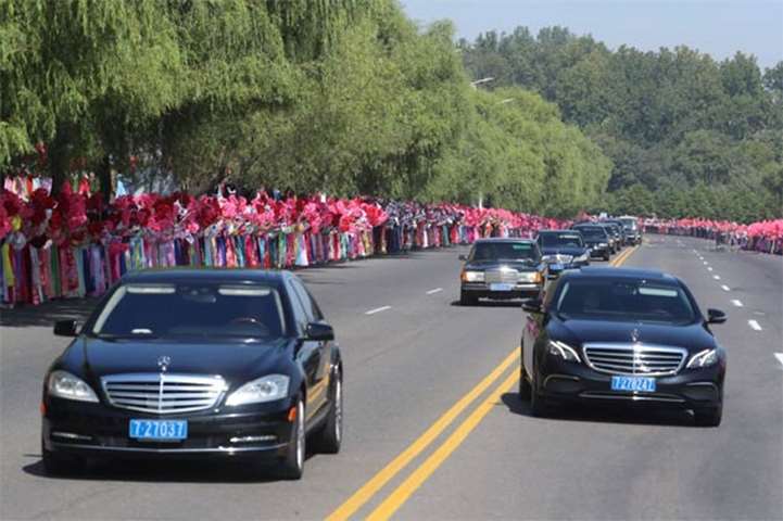 A convoy of vehicles transporting Moon Jae-in and Kim Jong Un is seen in Pyongyang on Tuesday