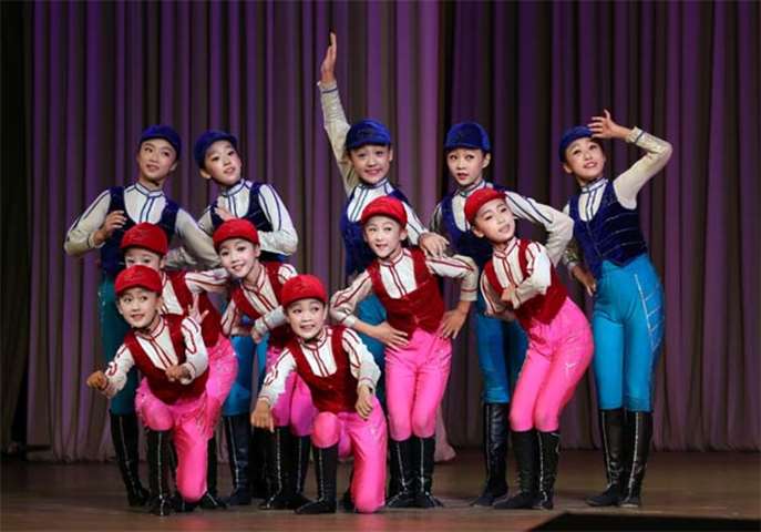 Children perform at Mangyongdae Children\'s Palace in Pyongyang on Wednesday