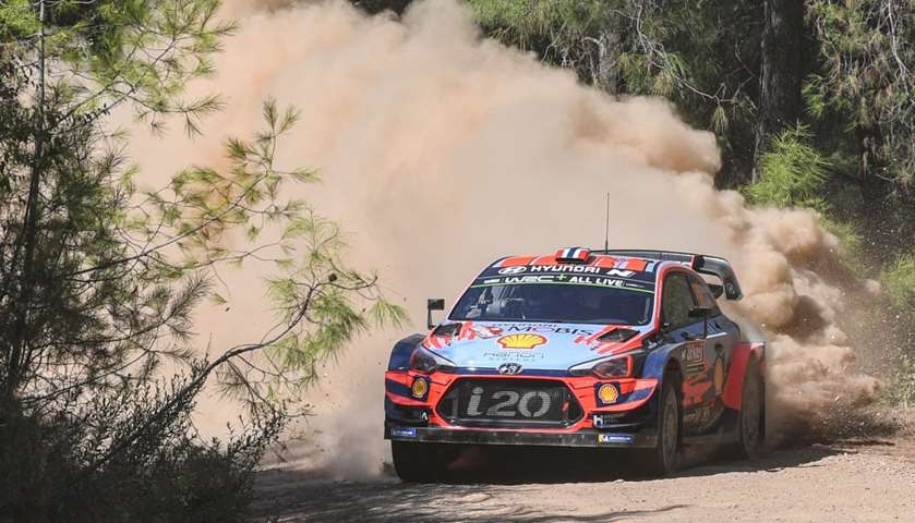 Andreas Mikkelsen (Norway) steers his Hyundai i20 Coupe WRC
