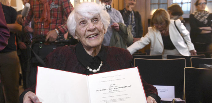 Syllm-Rapoport, aged 102, poses with her doctoral certificate at the UKE hospital in Hamburg.