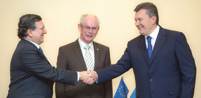 Yanukovych with European Commission President Jose Manuel Barroso (left) and European Council President Herman van Rompuy in Vilnius yesterday.