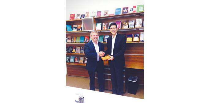 Dr Gerd Nonneman with Dr Tan Chorh Chuan.