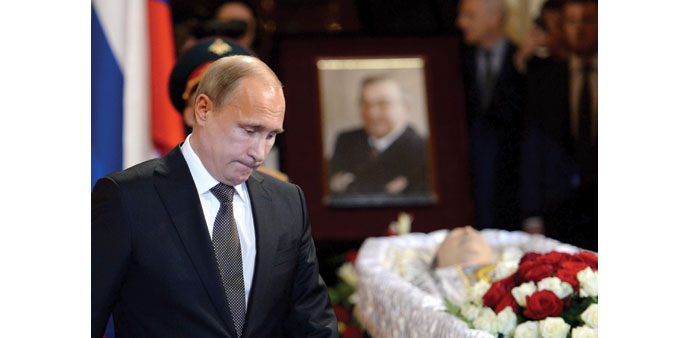 Putin pays his respects beside the coffin of former Russian prime minister Yevgeny Primakov during a memorial service in Moscow.