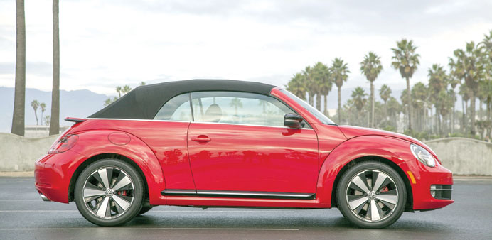 * The 2013 Volkswagen Beetle Convertibleu2019s ragtop, which can be operated at speeds of up to 31 mph, lowers in 9.5 seconds.